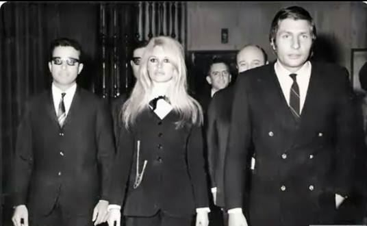 ألنجمة السينمائية الفرنسية بريجيت باردو في فندق فينيسيا بيروت،في الستينات 